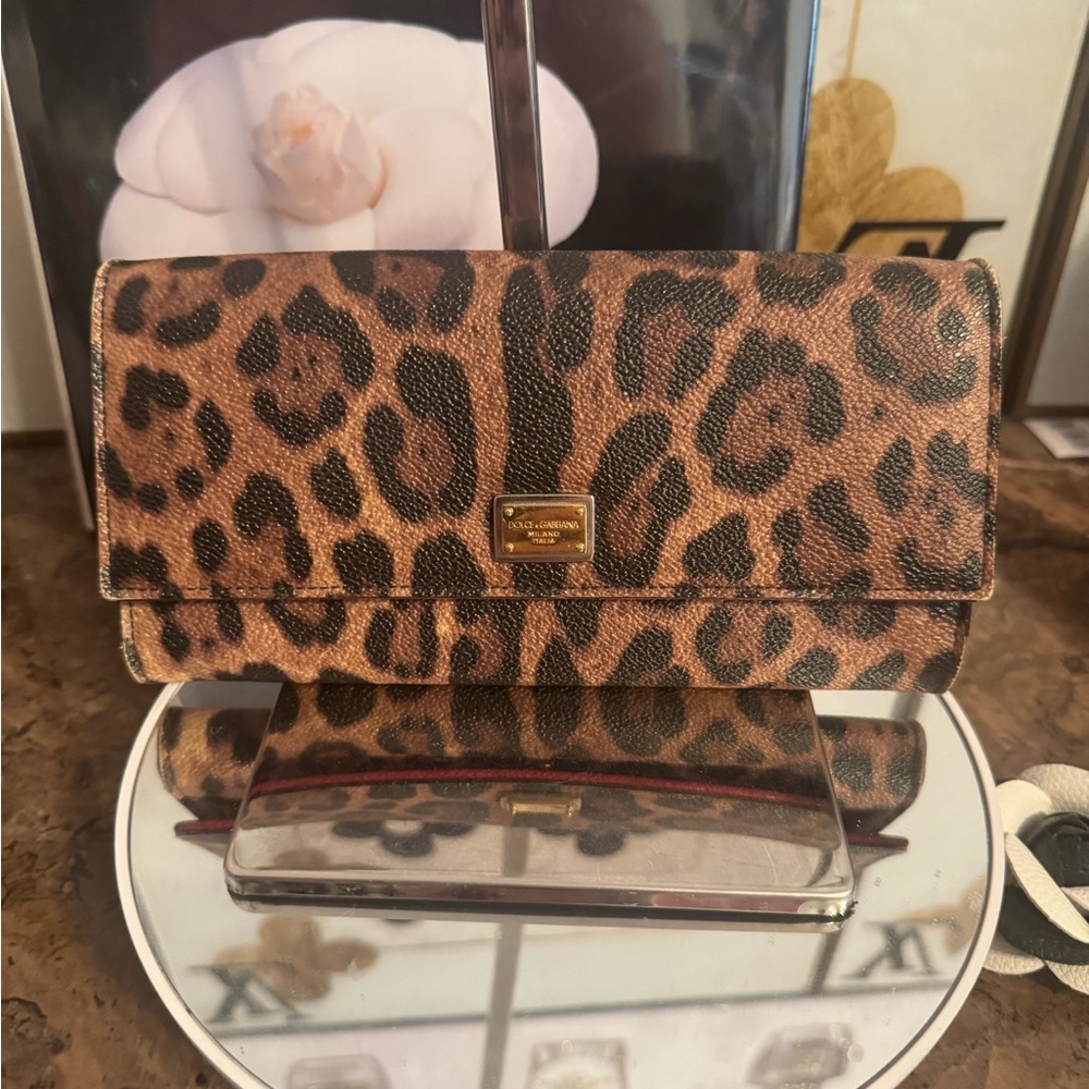 Dolce & Gabbana Leopard Print Crespo Continental Wallet